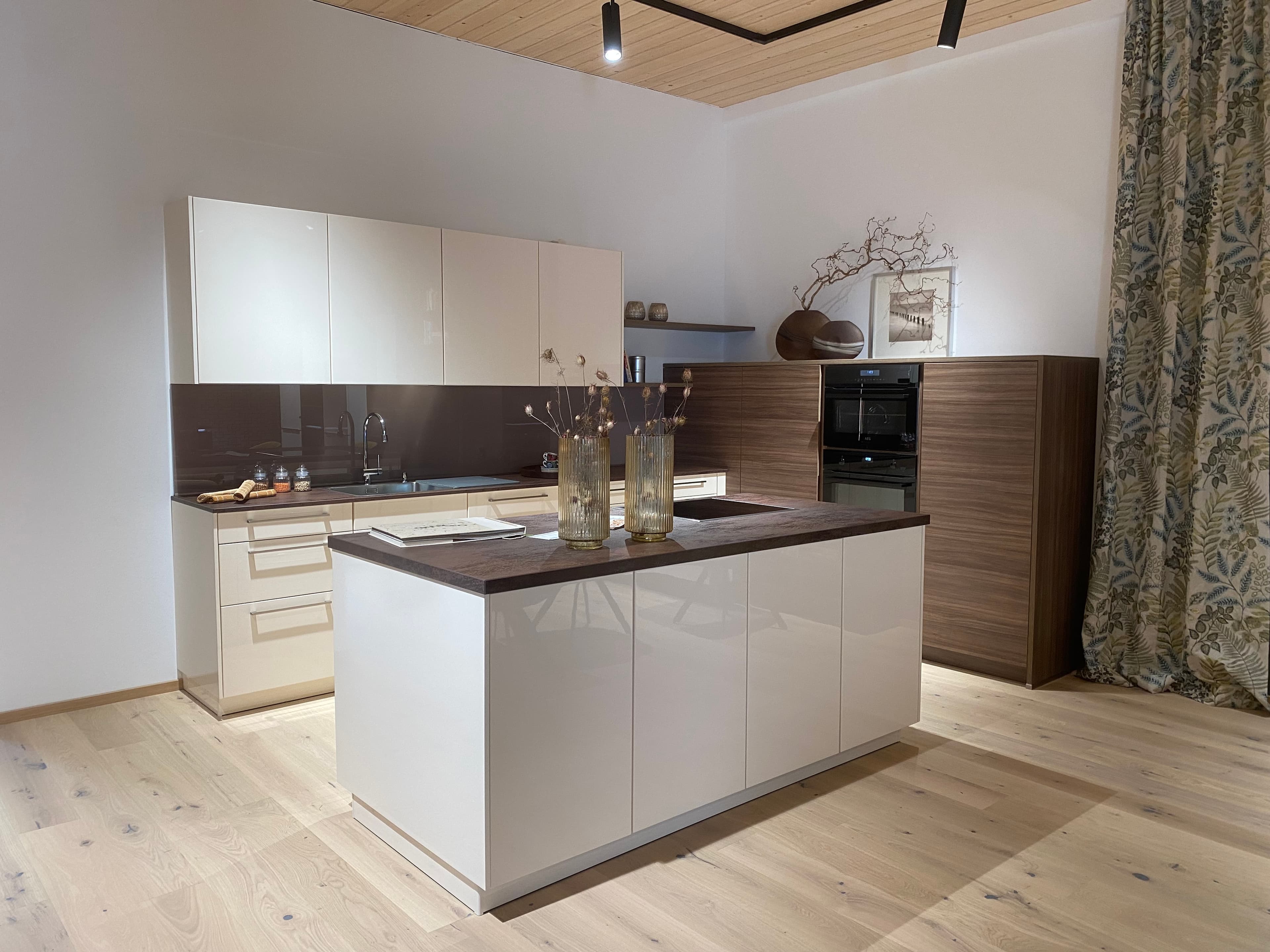 Beckermann - Modell Lenoardo / Silvia Wood Line - Ausstellungsküche