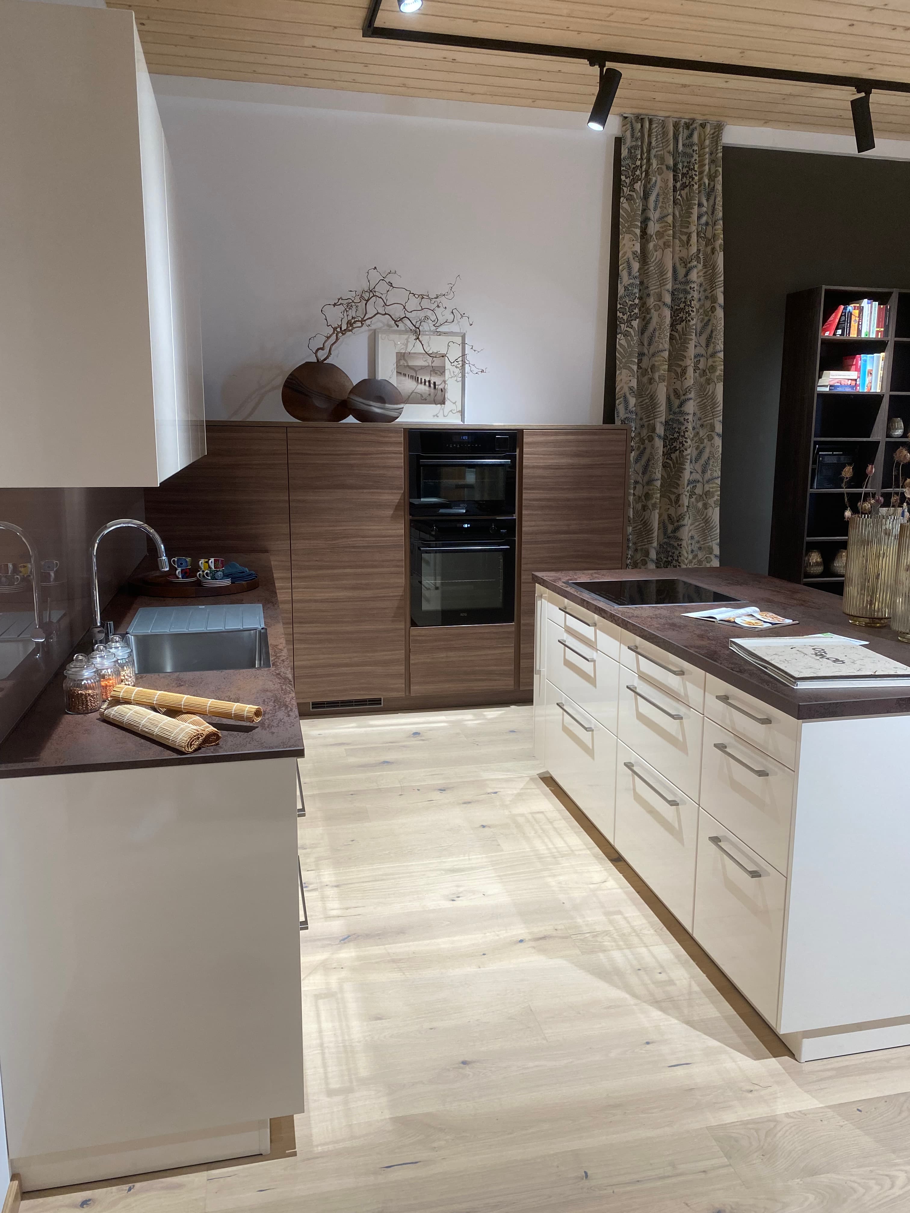 Beckermann - Modell Lenoardo / Silvia Wood Line - Ausstellungsküche