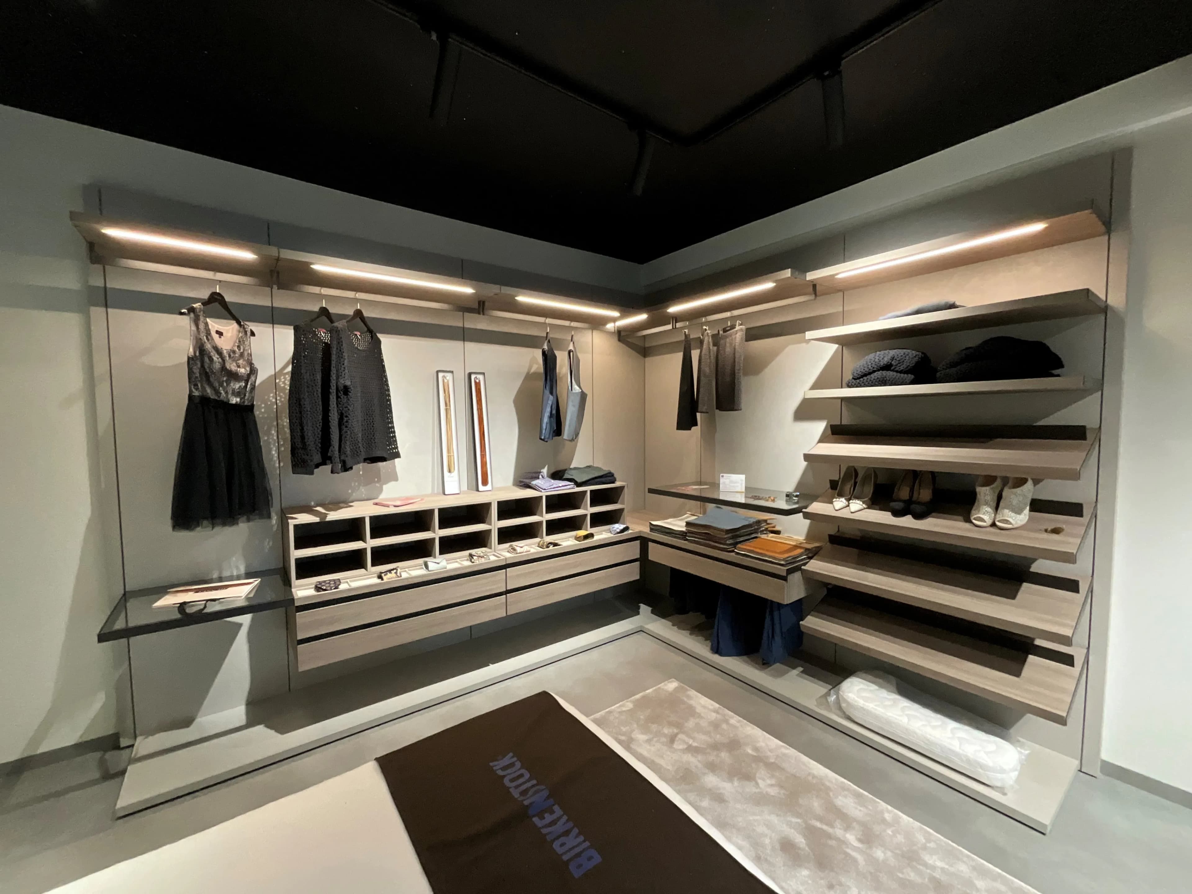 Kleiderschrank offen - SanGiacomo 4