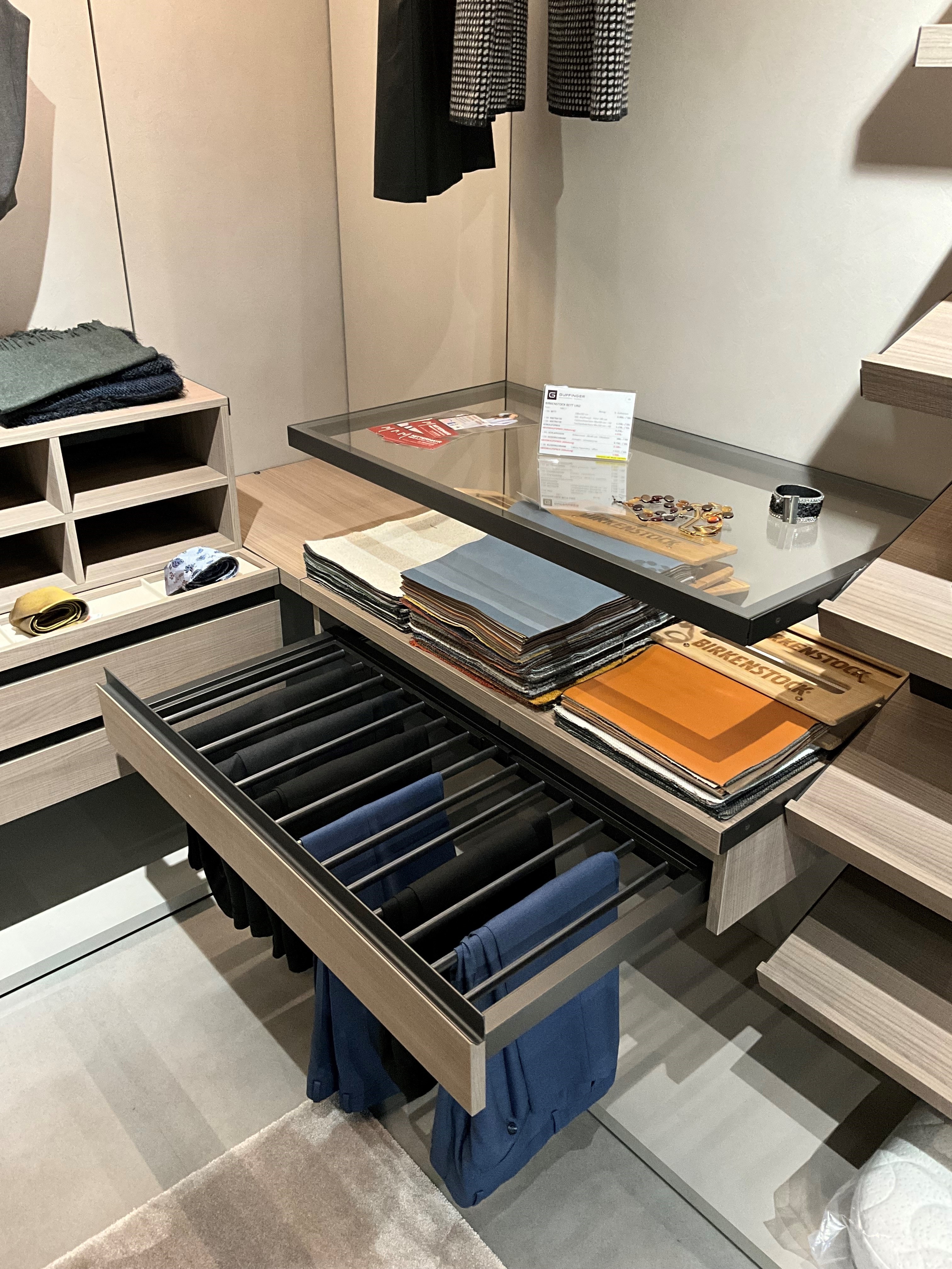 Kleiderschrank offen - SanGiacomo