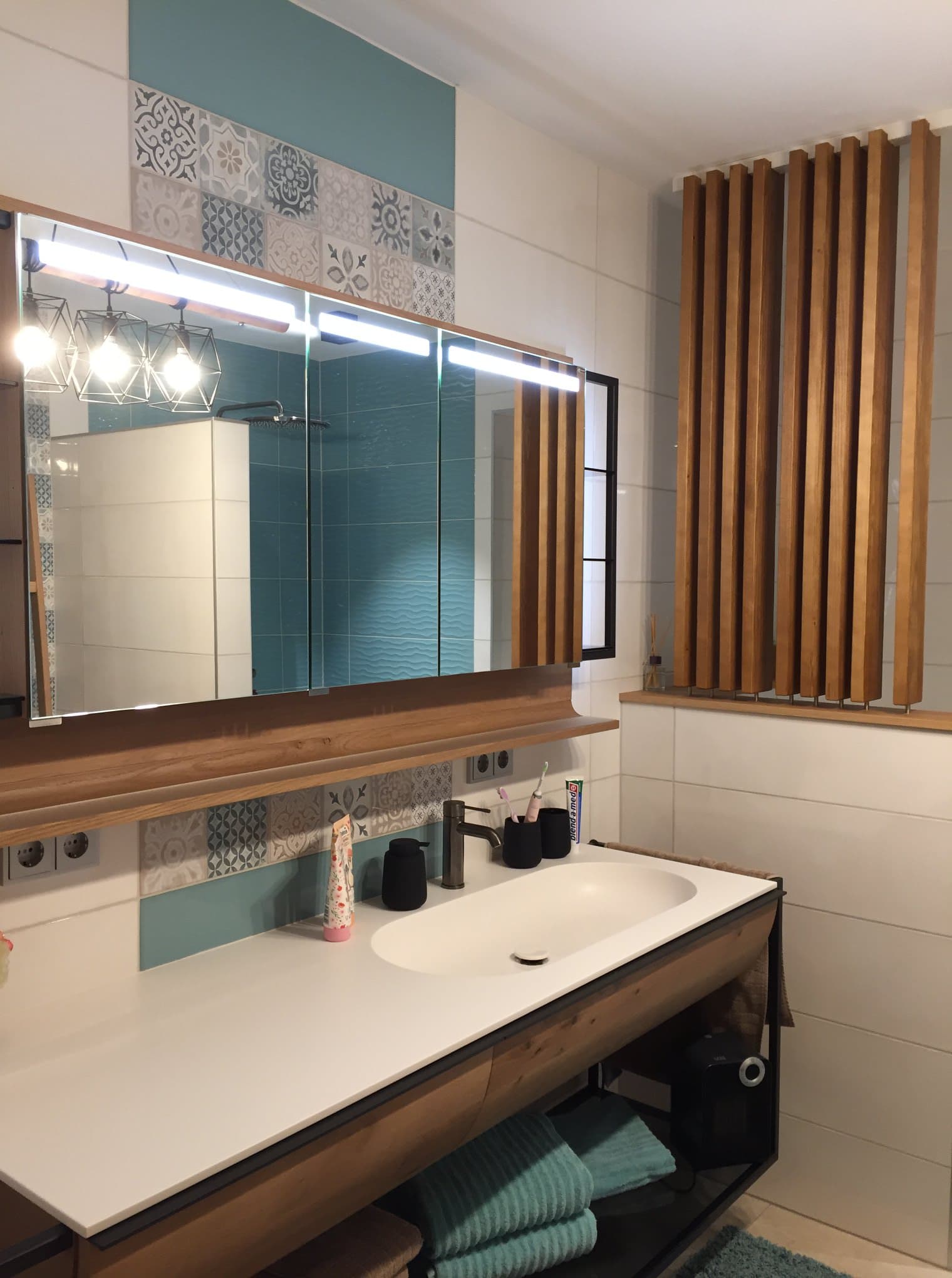 Badezimmer mit Trennelement